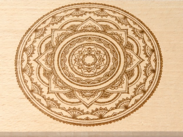Dřevěné prkénko Mandala 26 × 12 cm